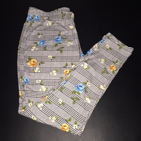 Pants - NWOT Beautiful Floral Jeggings (Plus Size)